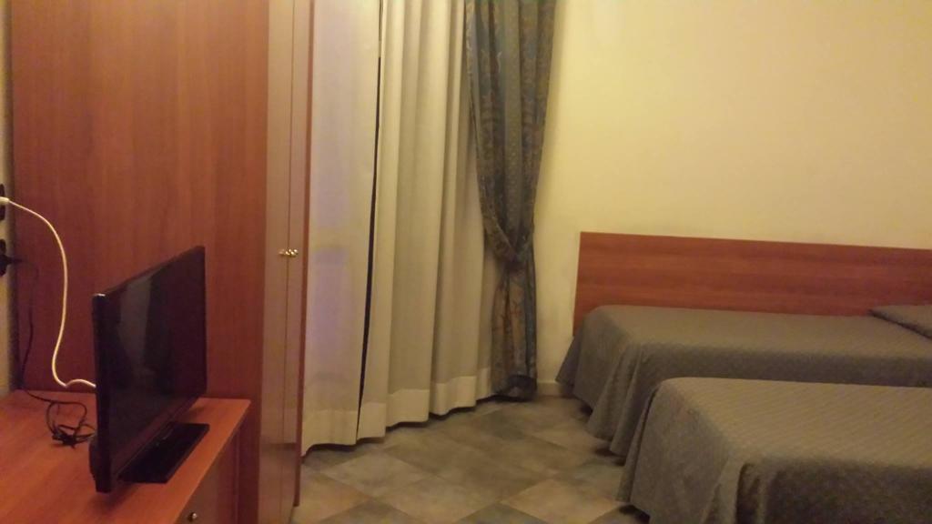 Adelphi Room & Breakfast Феррара Экстерьер фото