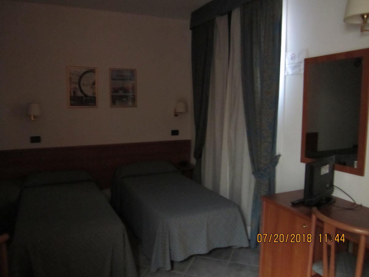 Adelphi Room & Breakfast Феррара Экстерьер фото