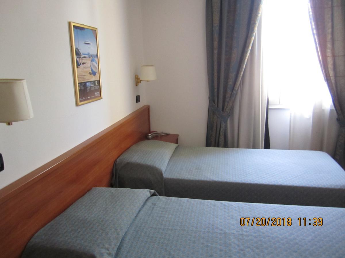 Adelphi Room & Breakfast Феррара Экстерьер фото