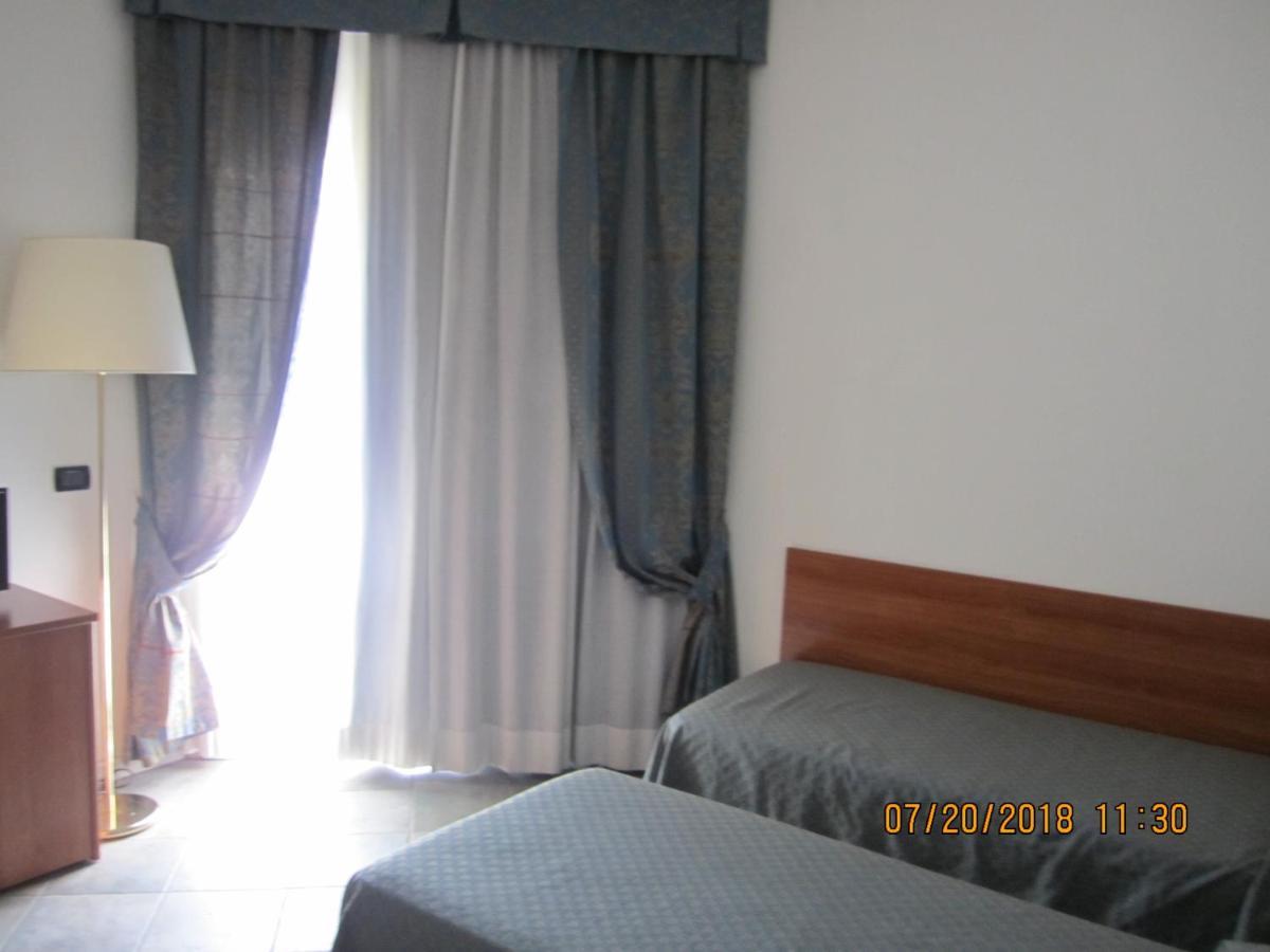 Adelphi Room & Breakfast Феррара Экстерьер фото