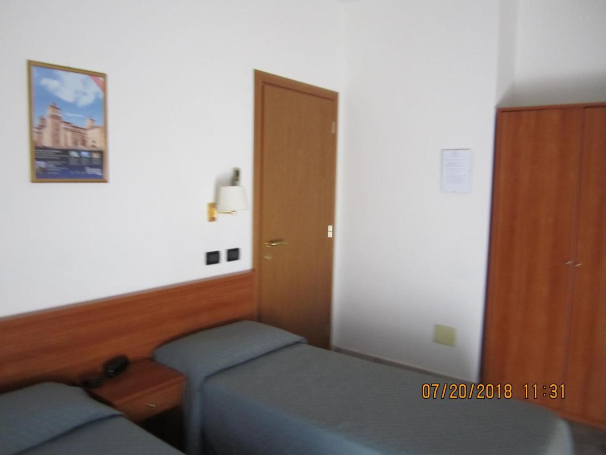 Adelphi Room & Breakfast Феррара Экстерьер фото